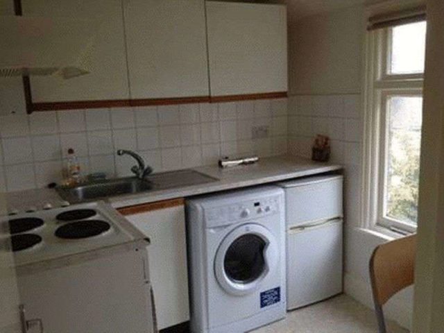 Image of Flat to rent in Crouch Hill London N8 at Crouch Hill  London, N8 9ED